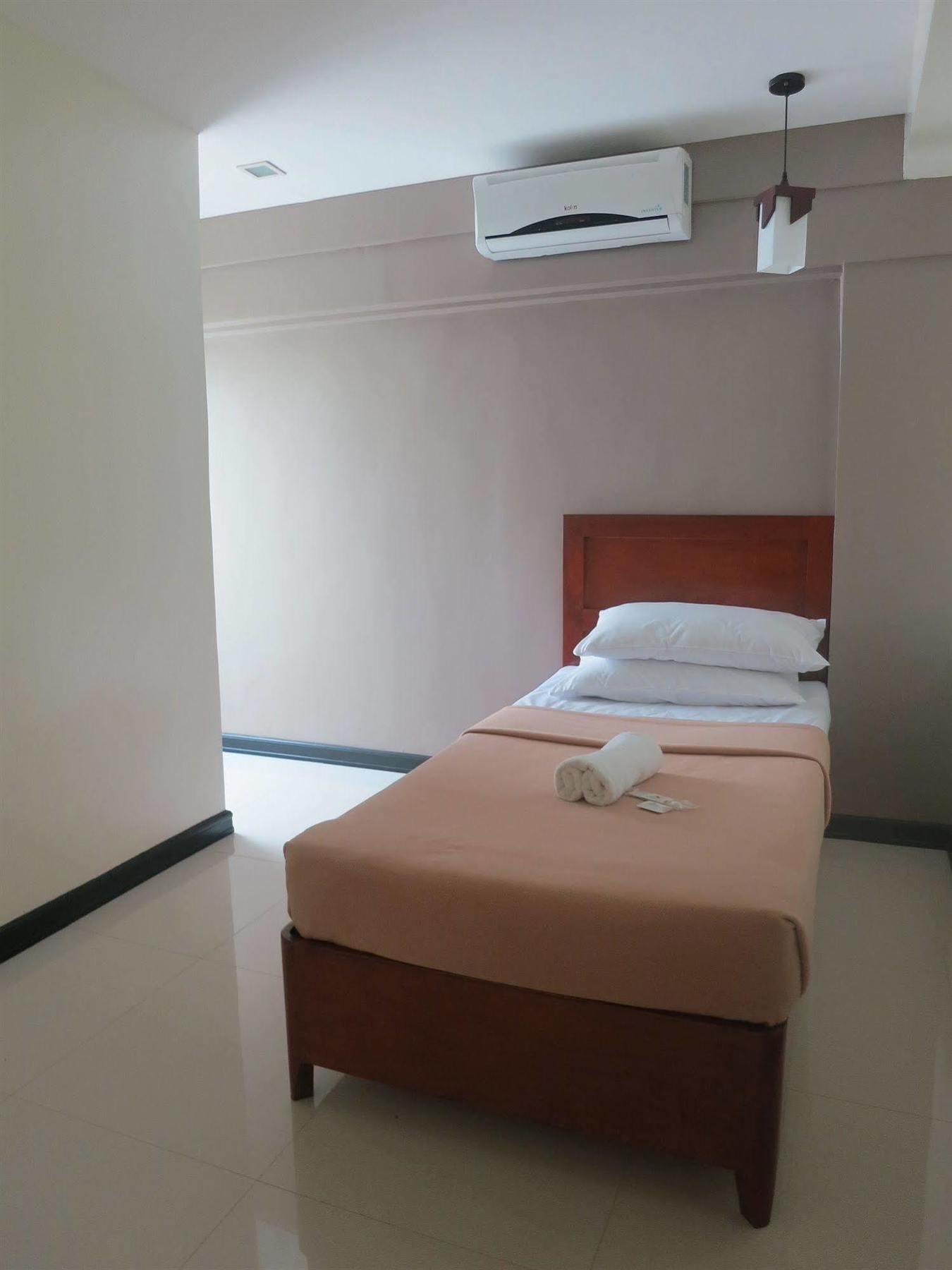Reddoorz Near Sm 公主港 外观 照片